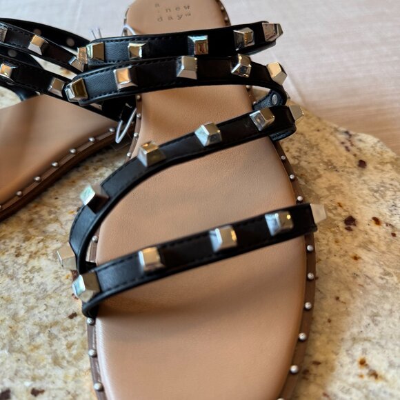 NWT Silver Studded & Black Flat 4 Strap Sandals Sz. 7.5 - Picture 2 of 3